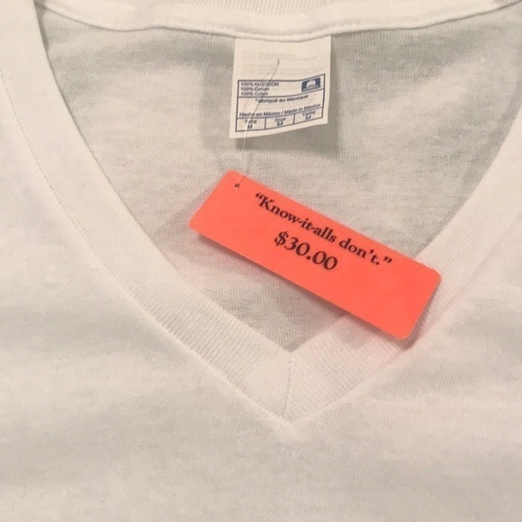 “KNOW-IT-ALLS DON’T.” T-SHIRT ✨✨✨ - Picture 4 of 4